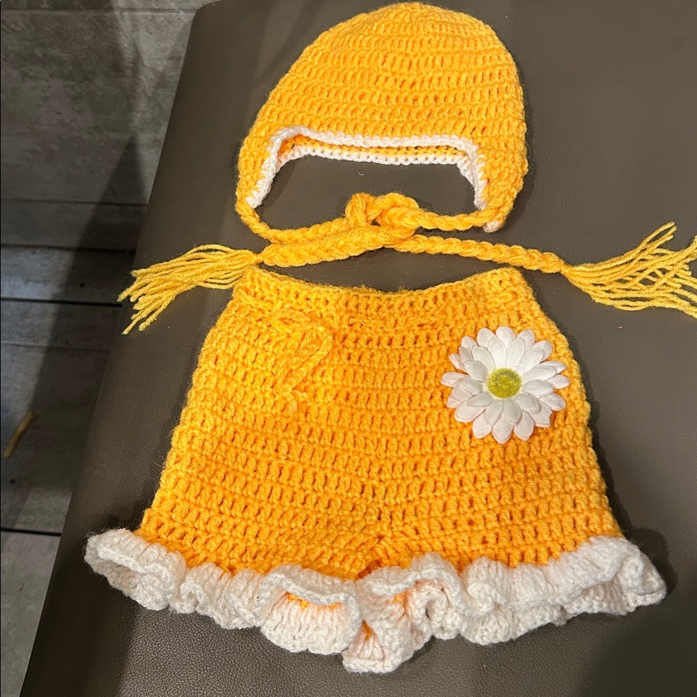 🔥NWOT Handcraft Crochet Unique Outfit 0-6 mo Hat Shorts Infant Girl Photo Gift